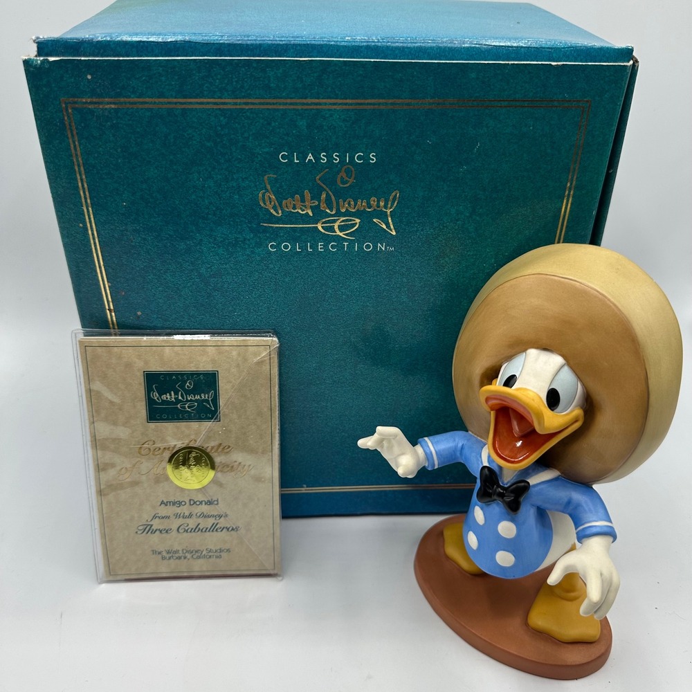 Disney Classics Collection Amigo Donald Three Caballeros 50th Anniv Figurine COA